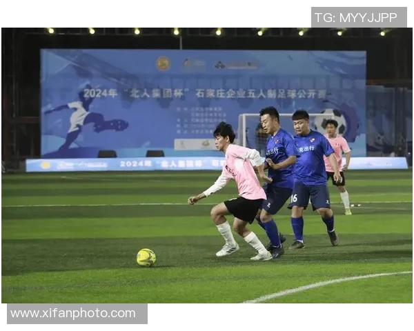 8号足球星闪耀绿茵场引领球队奋勇拼搏展现非凡实力