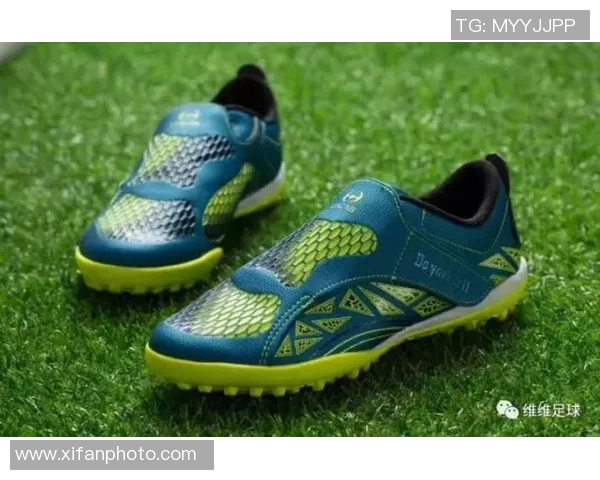 穿亚瑟士足球鞋的球星们：他们如何选择这款经典装备提升表现