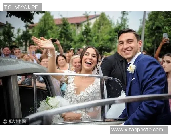 足球球星与女友甜蜜合照曝光 展现无限幸福时光 足球球星与女友甜蜜合照曝光 展现无限幸福时光